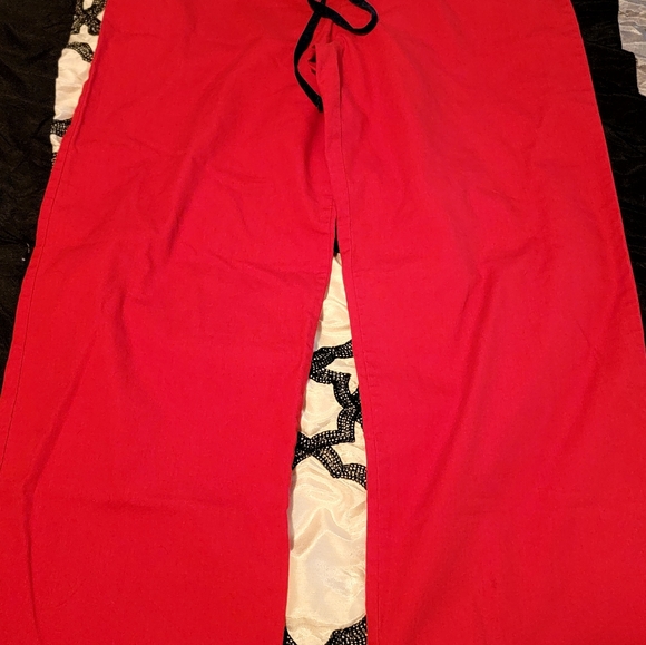 PEACHES scrub pants red with paw print - Picture 4 of 4